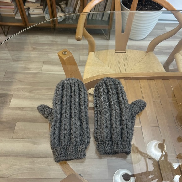 Hand Made Knitted 100% Wool Mittens - Picture 2 of 8